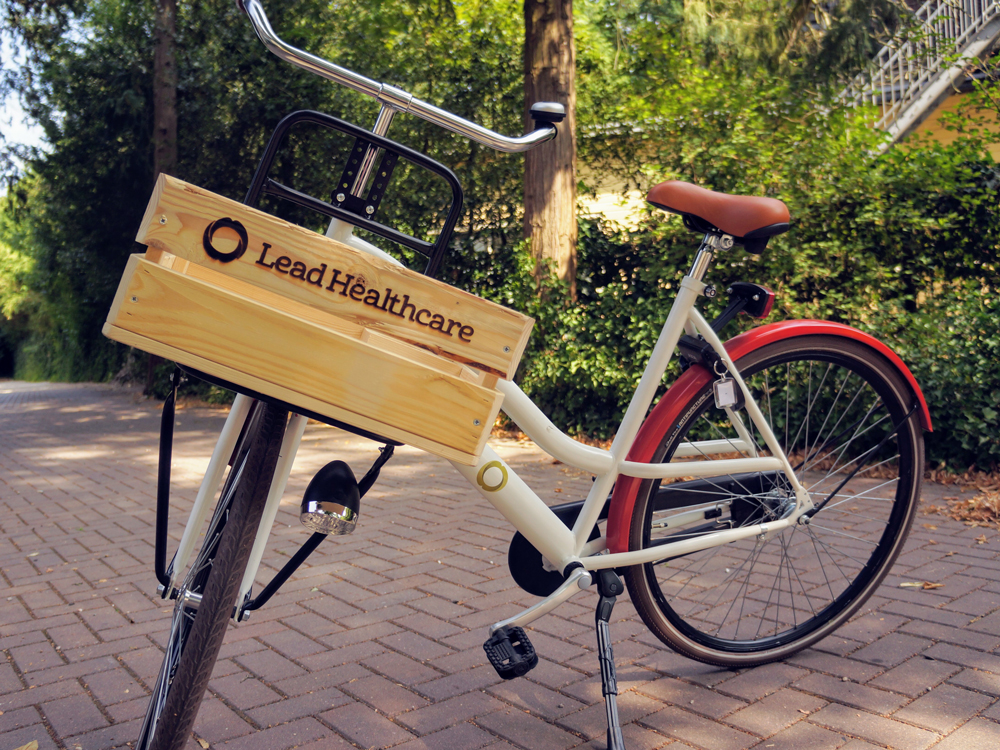 Lead Healthcare bedrijfsfiets met krat met logo